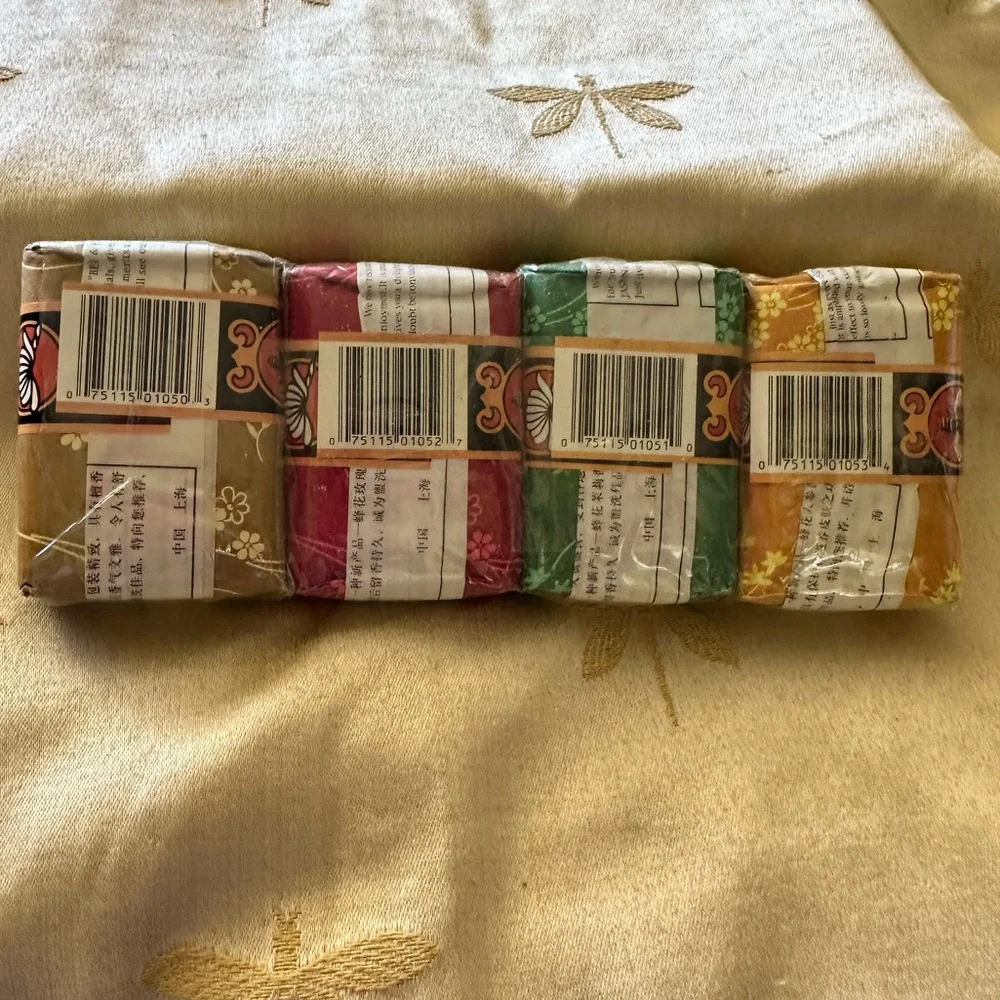 Bee & Flower 4 Pack Ginseng / Jasmine / Rose / Sandalwood Soaps.